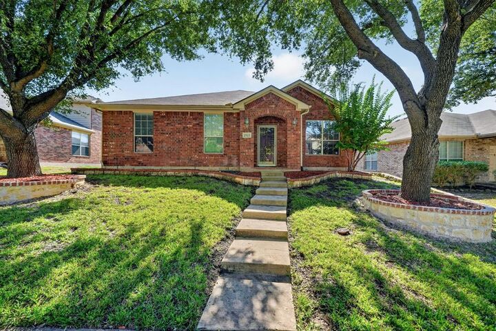Property Photo:  2923 Tangleglen Drive  TX 75032 