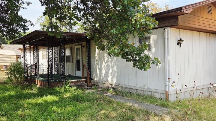 Property Photo: 162 Plum Lane TX 76245