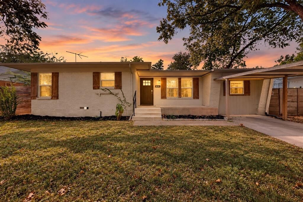 Property Photo: 2822 Materhorn Drive TX 75228