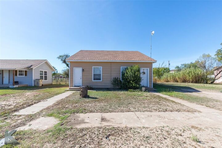 Property Photo: 344 SW Avenue A TX 79520