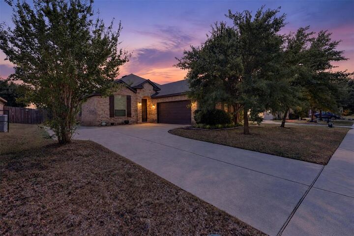 Property Photo: 204 Saxon Street TX 75165
