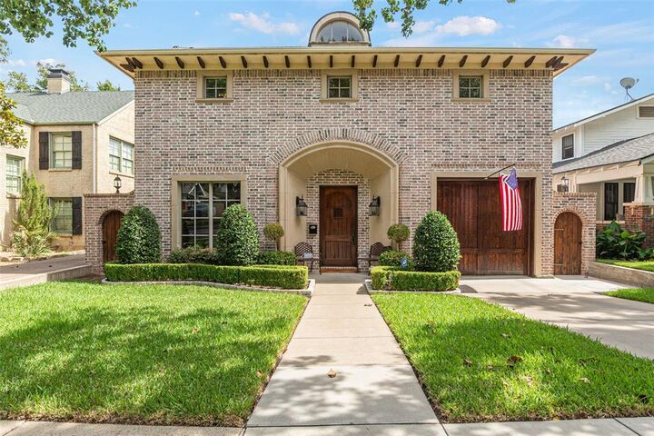 Property Photo: 1213 Virginia Place TX 76107