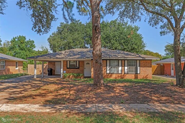 Property Photo: 2611 Plantation Drive LA 71111
