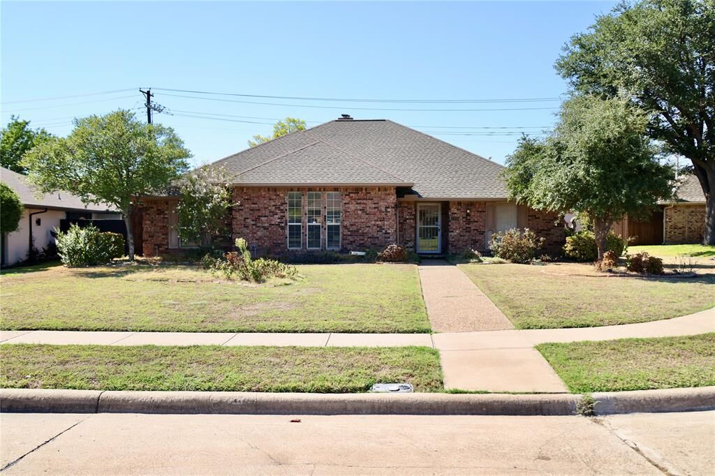 Property Photo: 2206 Morning Glory Drive TX 75082