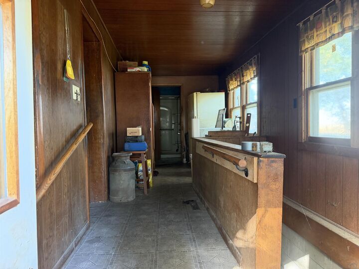 Property Photo: 44106 240th St IA 51050