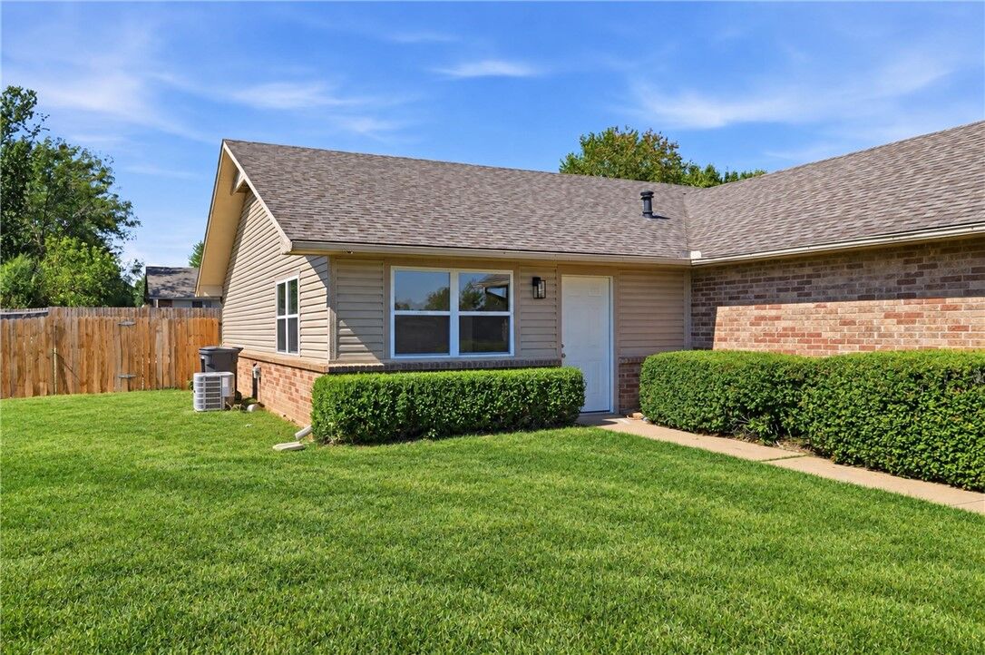 Property Photo: 1816 & 1818 S 14th Street AR 72758