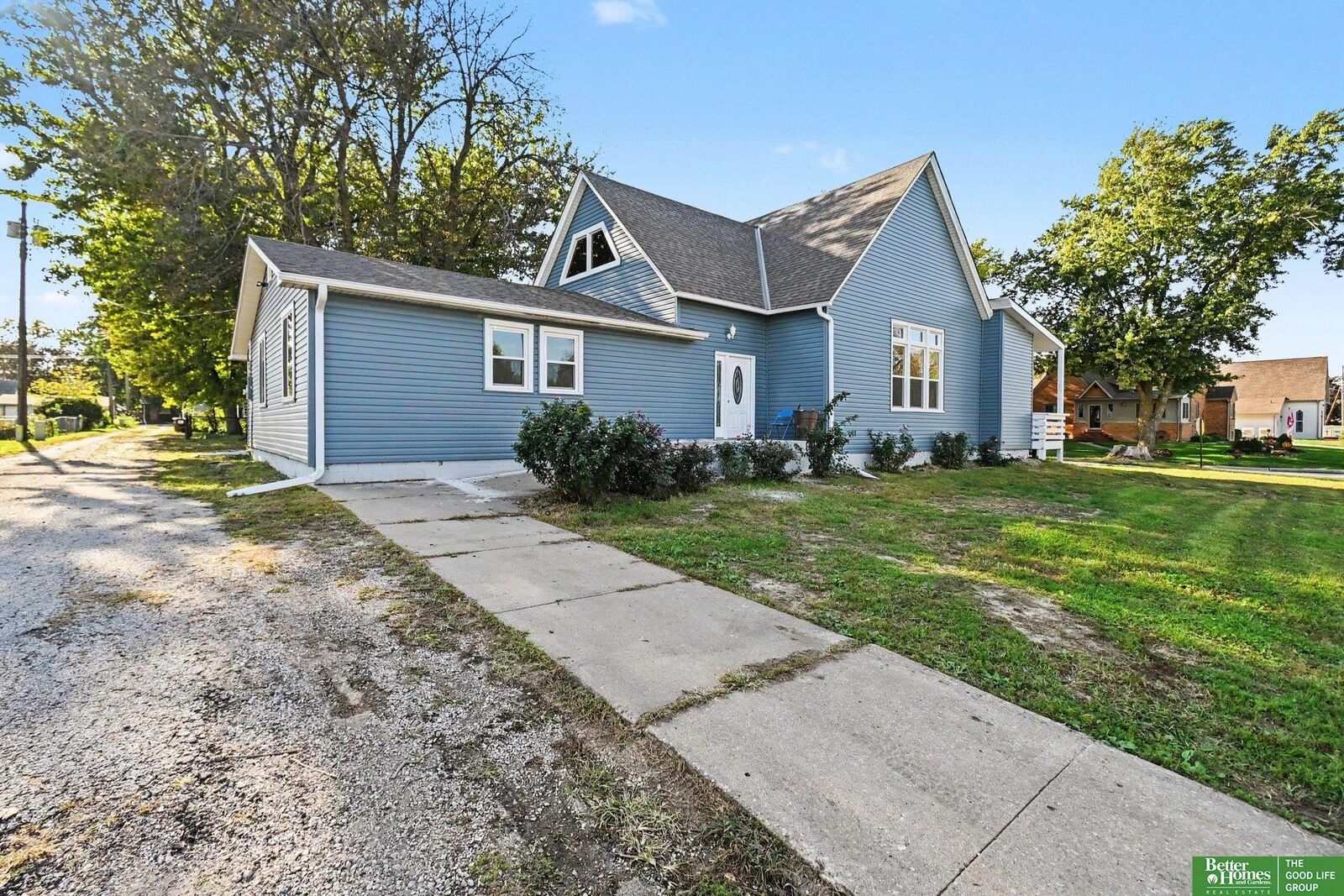 Property Photo: 708 Main Street NE 68029