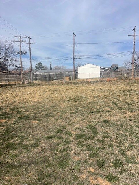 Property Photo:  625 52nd St Commercial Unit  TX 79762 