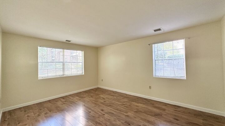 Property Photo:  5 Louisburg Sq 7  NH 03060 