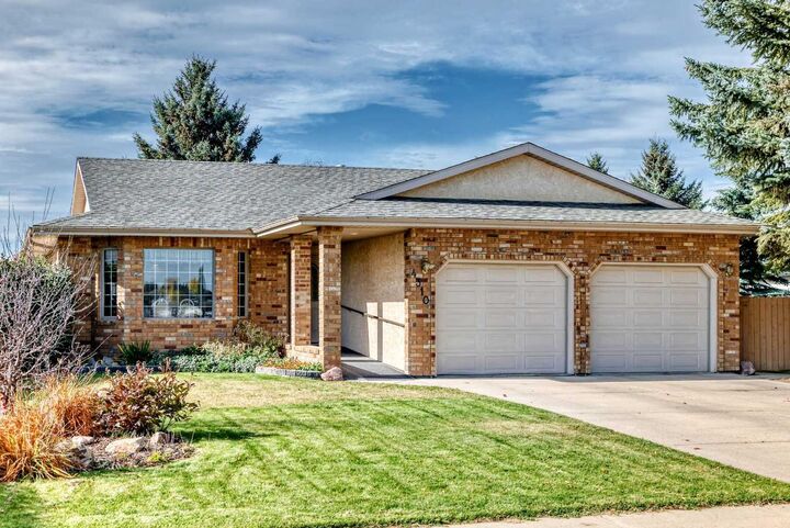 Property Photo:  4310 60 Avenue  AB T4G 1L2 