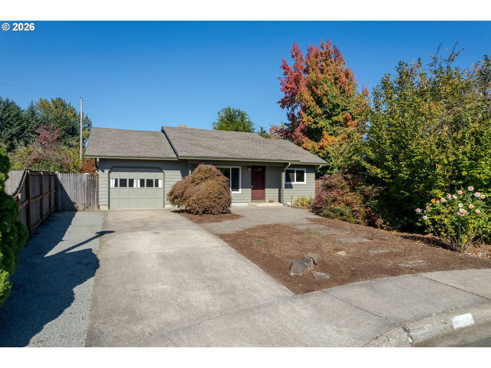 Property Photo: 1180 Brockton Pl OR 97404