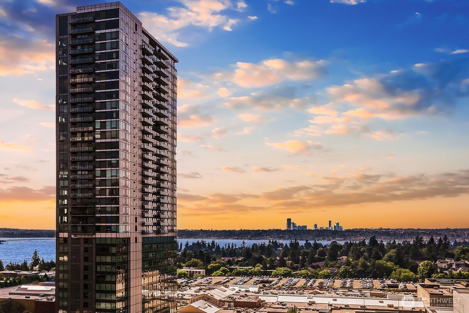 Property Photo: 650 Bellevue Way NE 3303 WA 98004