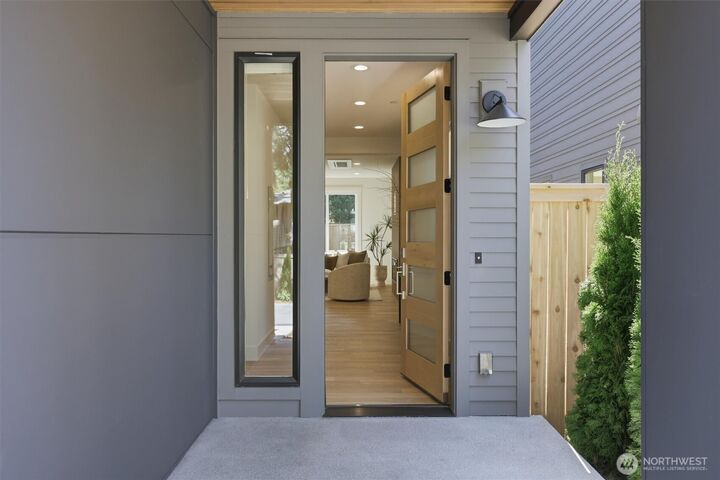 Property Photo:  10028  Slater Avenue  WA 98033 