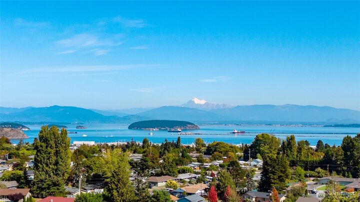 Property Photo: 3903 Ridge Top WA 98221