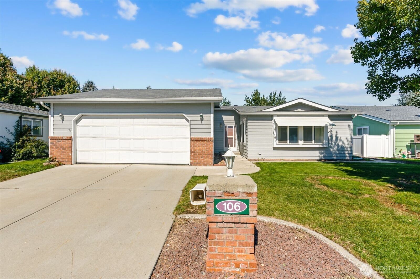 Property Photo:  1100 S Rosewood Drive 106  WA 98926 
