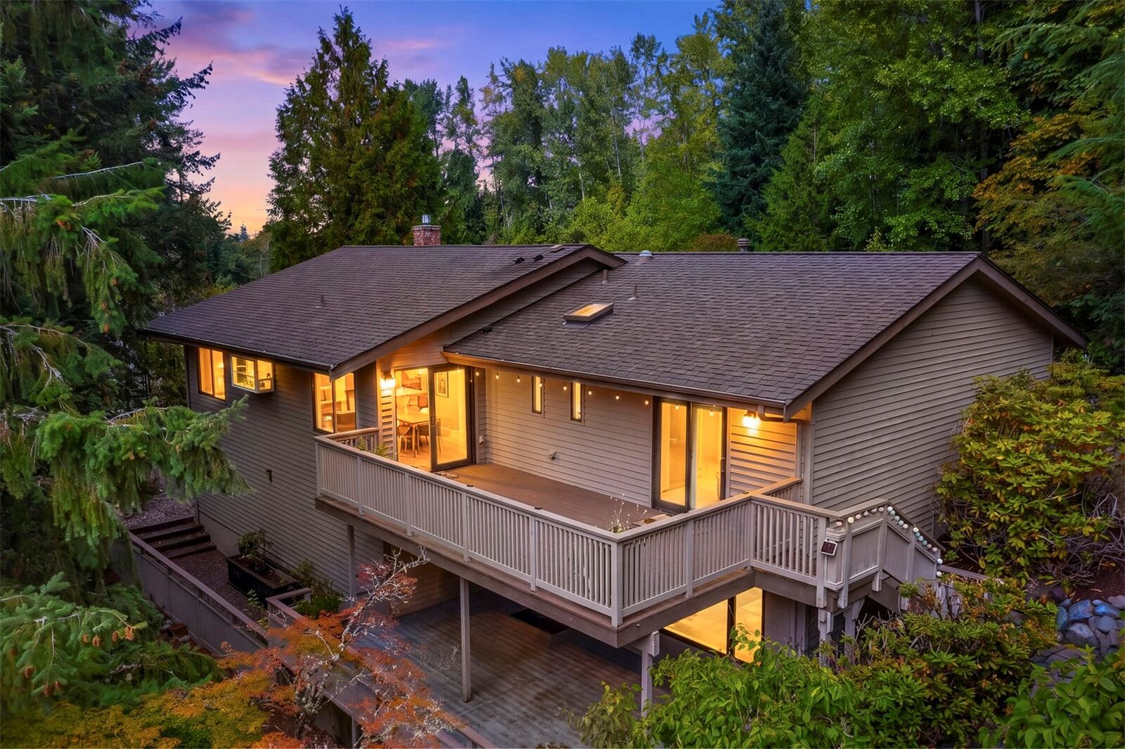 Property Photo:  13233 SE 51st Place  WA 98006 