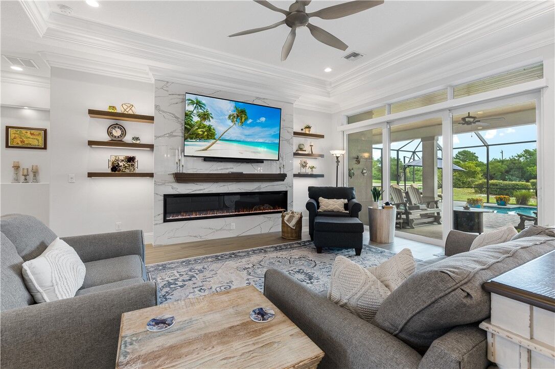 Property Photo: 2340 Pine Valley Road SW FL 32962