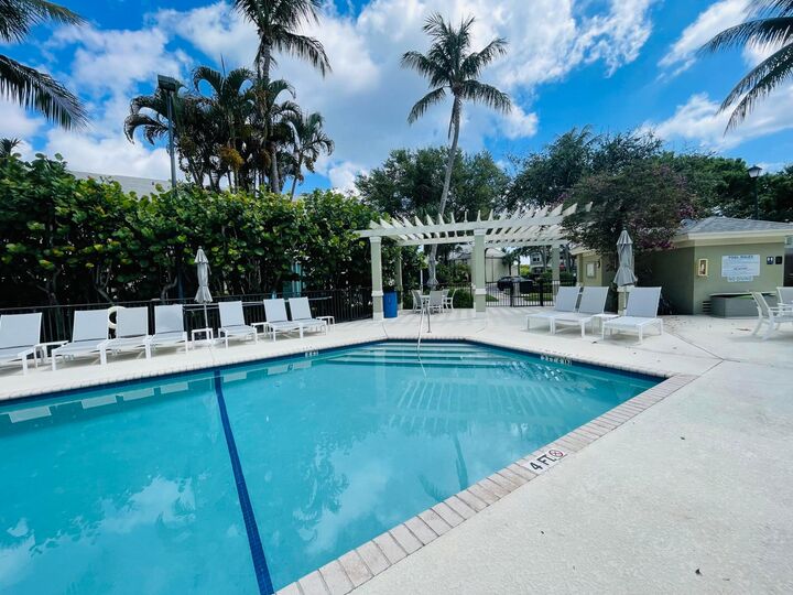 Property Photo: 939 Kokomo Key Lane FL 33483