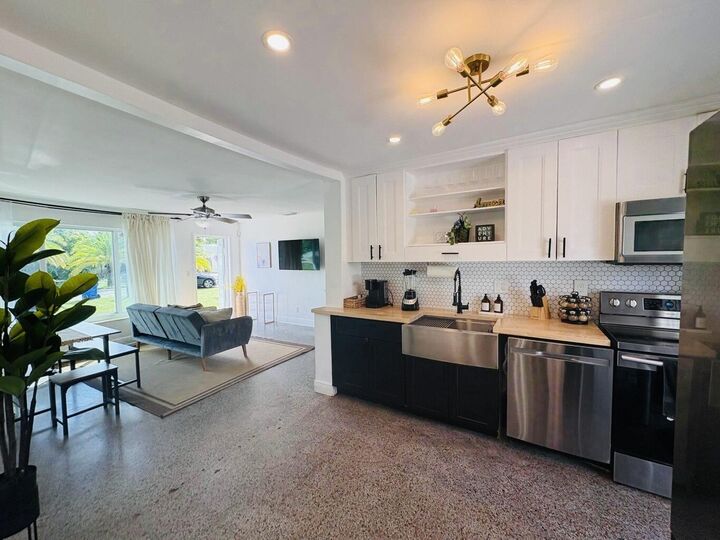 Property Photo:  2711 NE 11th Terrace  FL 33064 