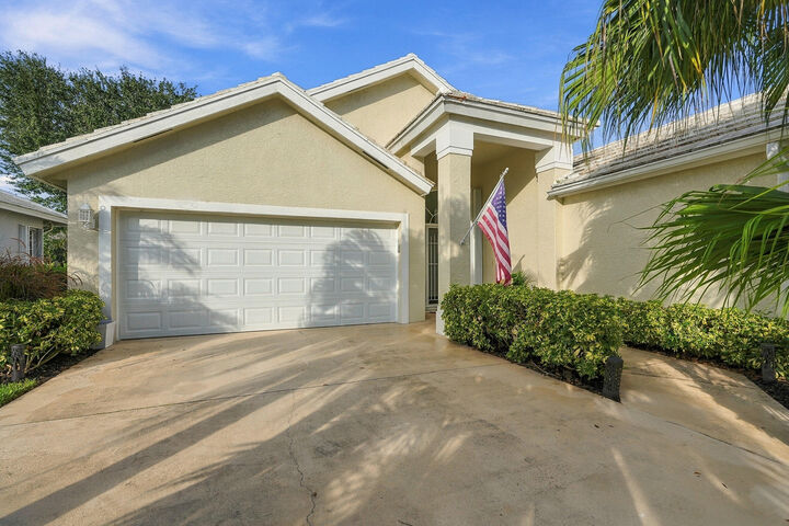 Property Photo:  442 SW Fairway Vista  FL 34986 