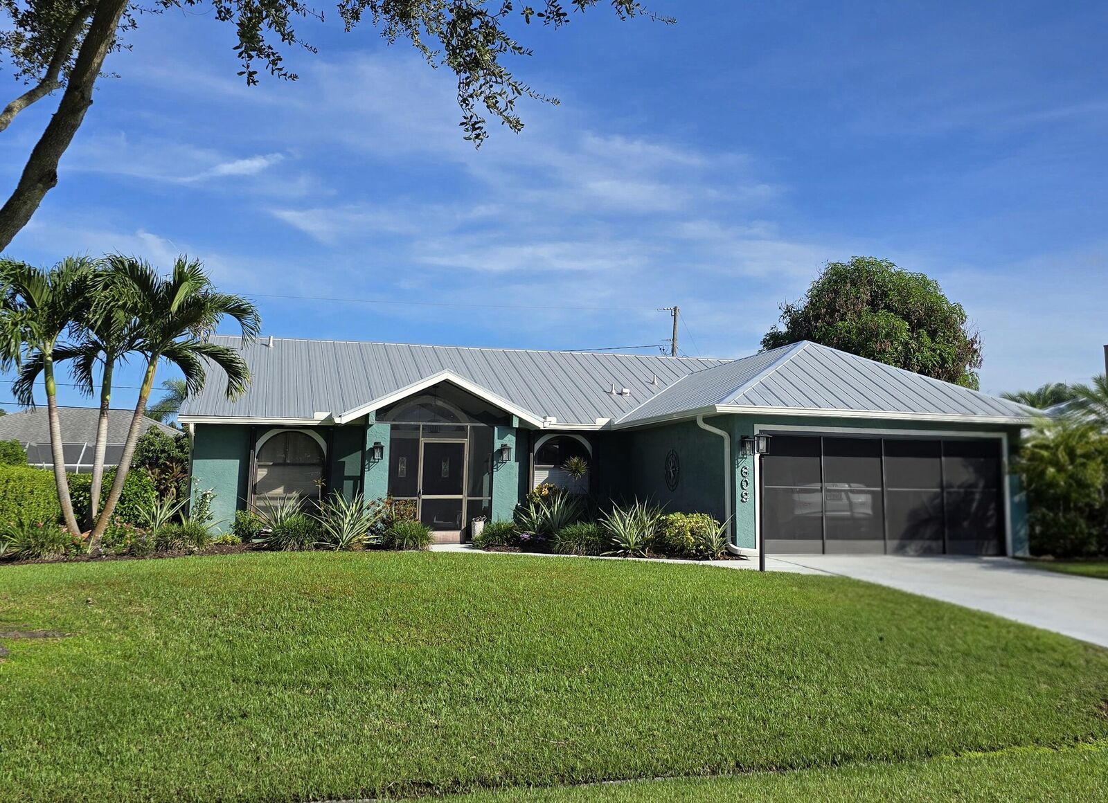 Property Photo: 609 SE Barr Street FL 34984