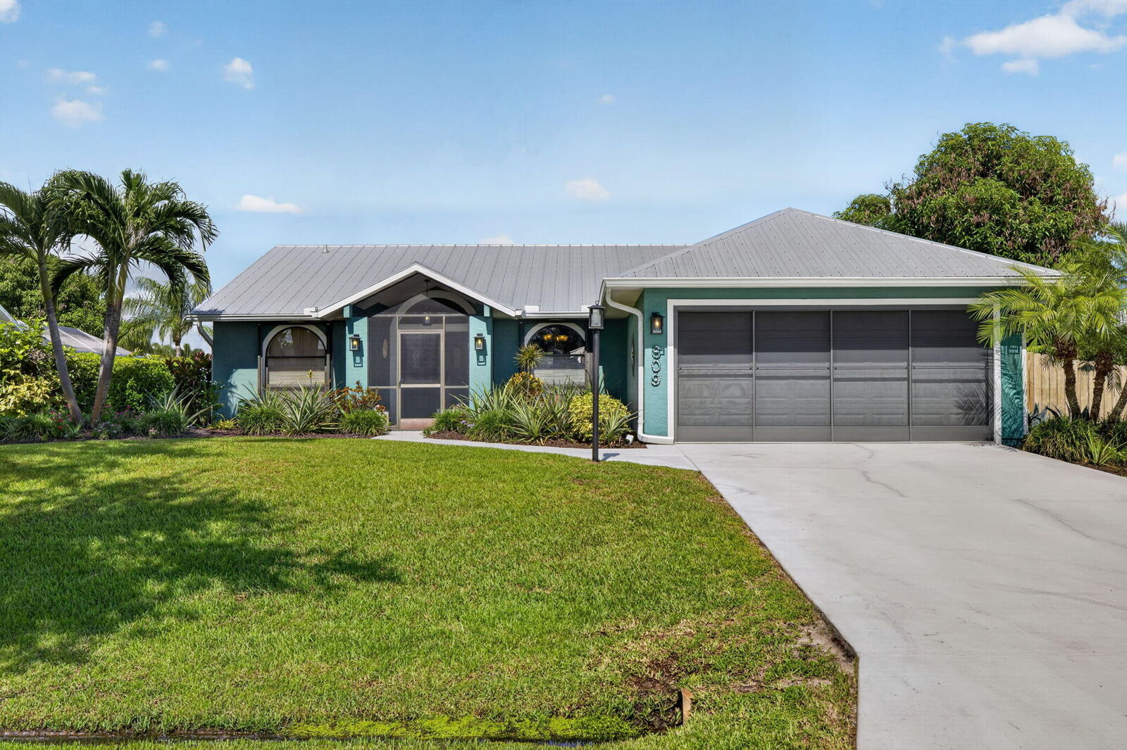 Property Photo:  609 SE Barr Street  FL 34984 