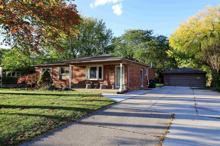 Property Photo:  5093 Northlawn Drive  MI 48310 