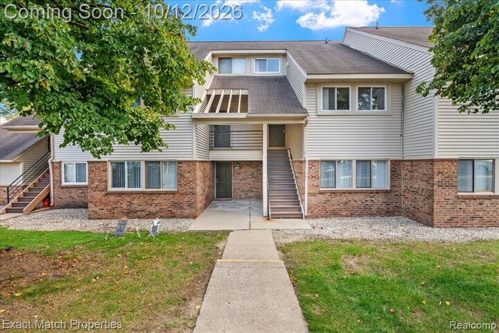Property Photo:  2872 Davison Avenue  MI 48326 