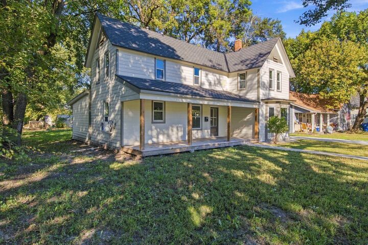 Property Photo: 209 N Oak KS 67154