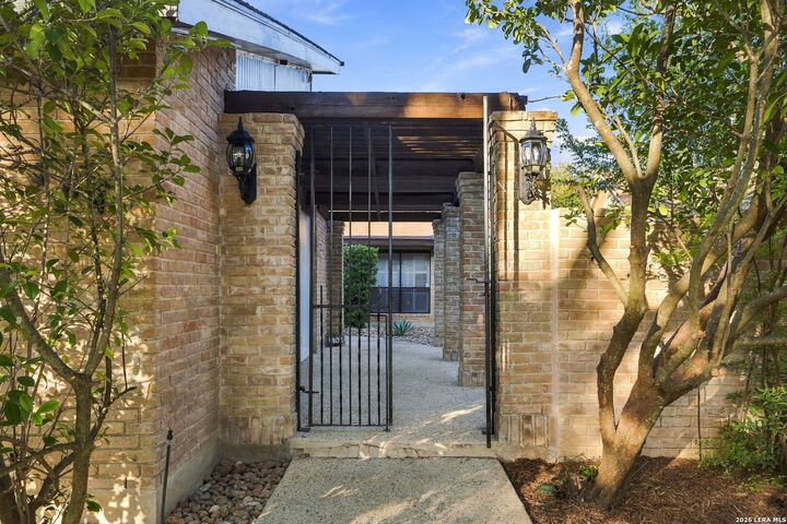Property Photo:  3764 Hunters Cir  TX 78230 