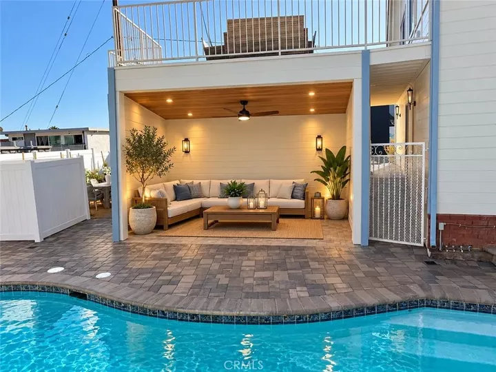 Property Photo: 1467 11th CA 90266
