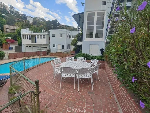 Property Photo:  1599 Sunset Plaza Drive  CA 90069 