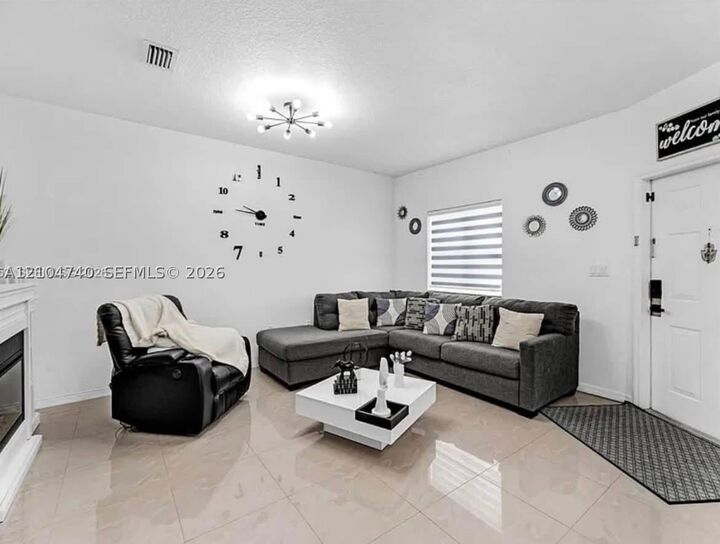 Property Photo: 1687 SE 30th St FL 33035
