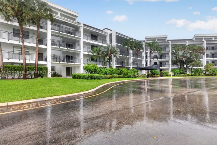 Property Photo: 16051 Blatt Blvd 106 FL 33326