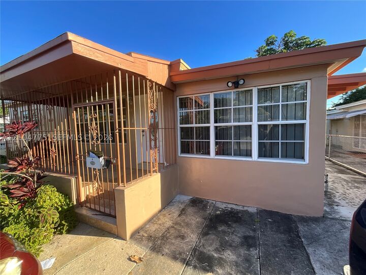 Property Photo:  140 NE 171st St  FL 33162 