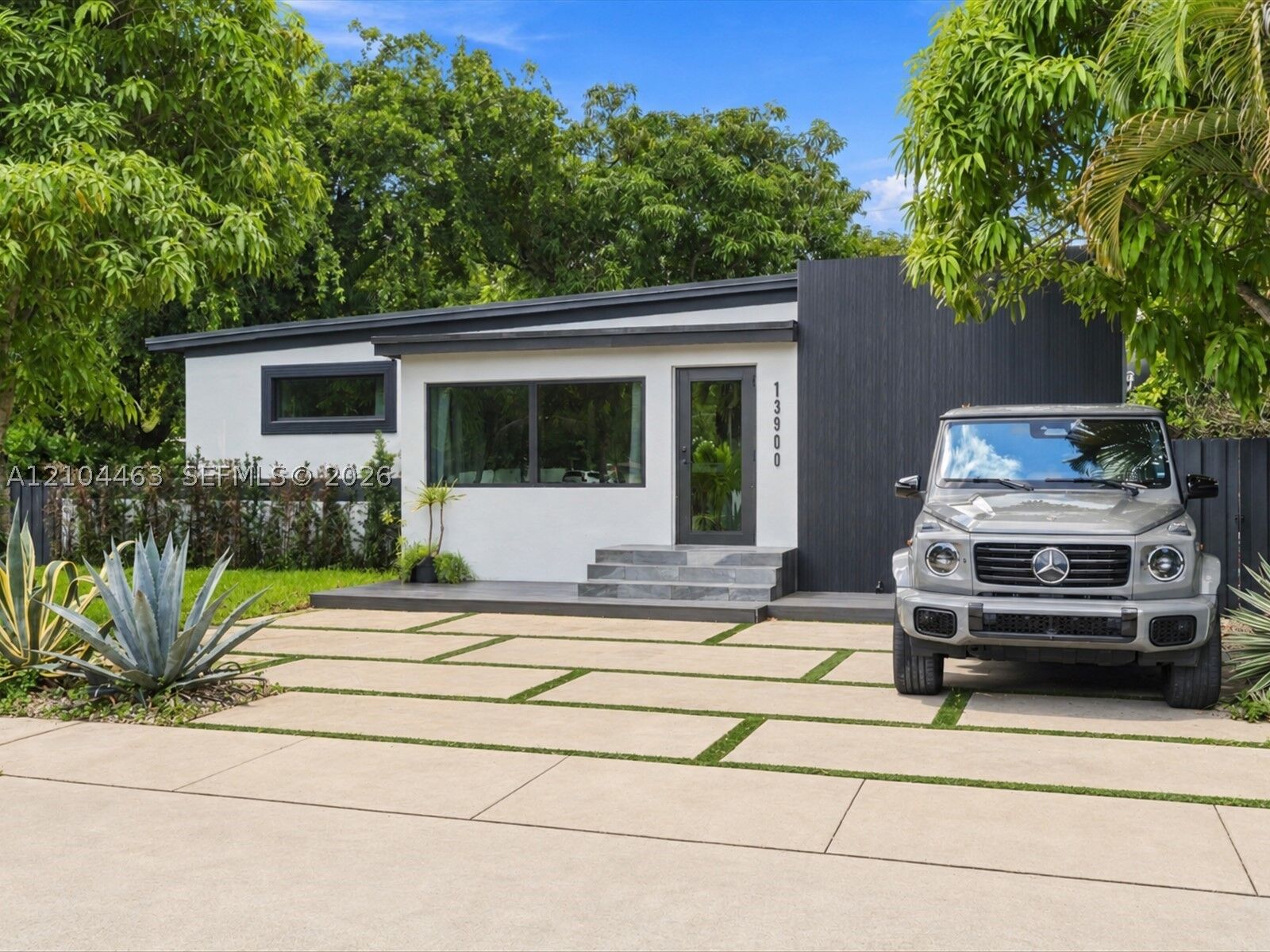 Property Photo:  13900 NE 16th Ct  FL 33181 