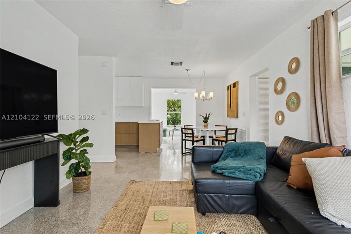 Property Photo:  471 SW 27th Ter  FL 33312 