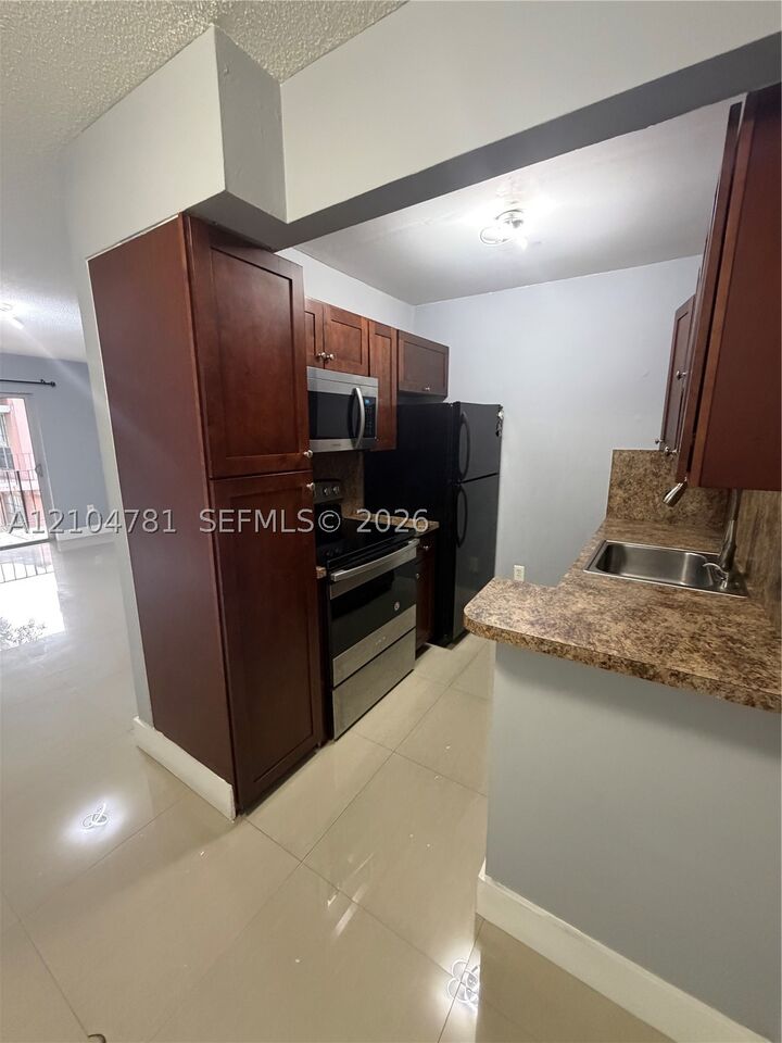 Property Photo:  10762 N Kendall Dr I16  FL 33176 