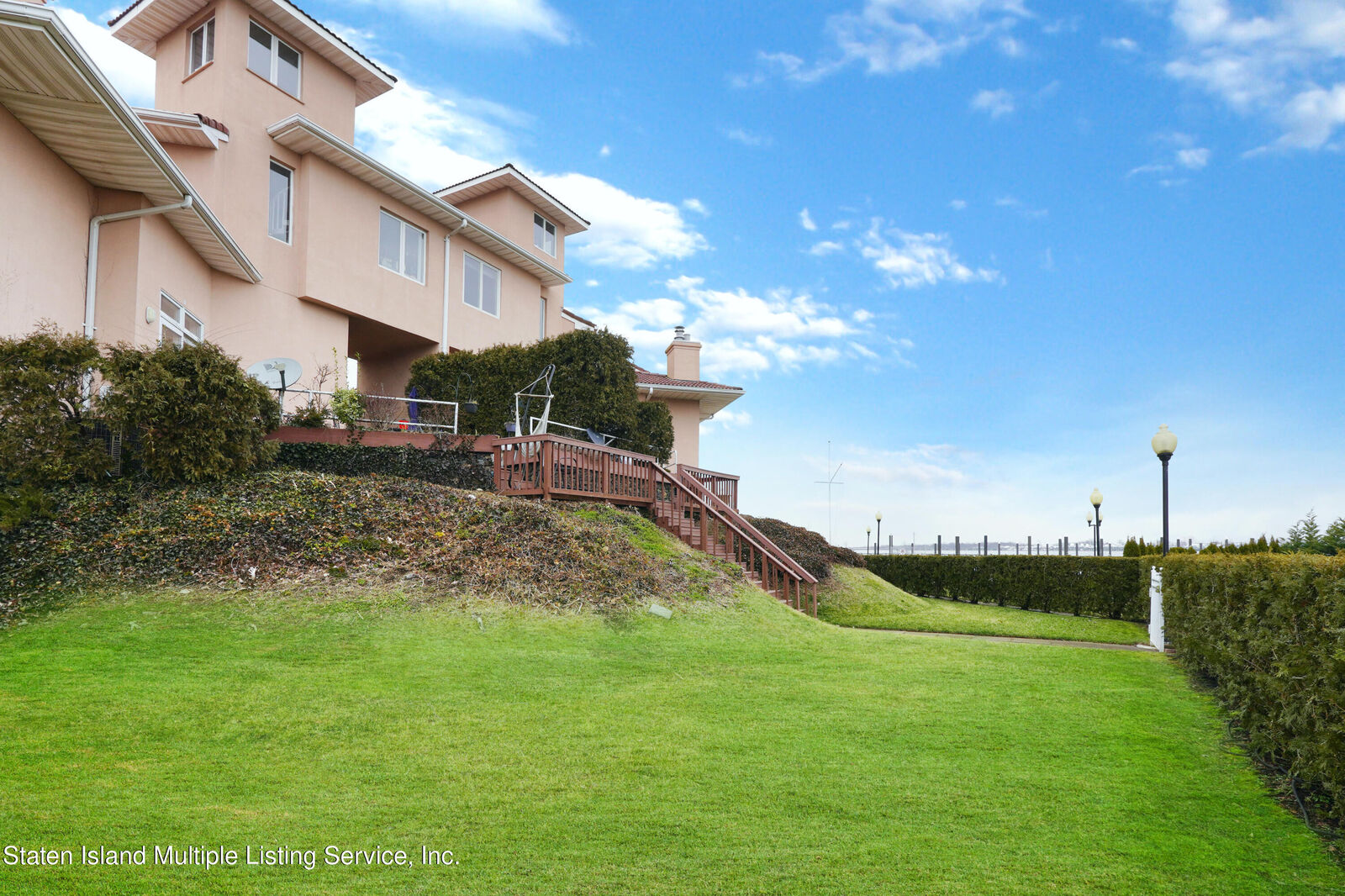 Property Photo: 42 Harbour Court NY 10308
