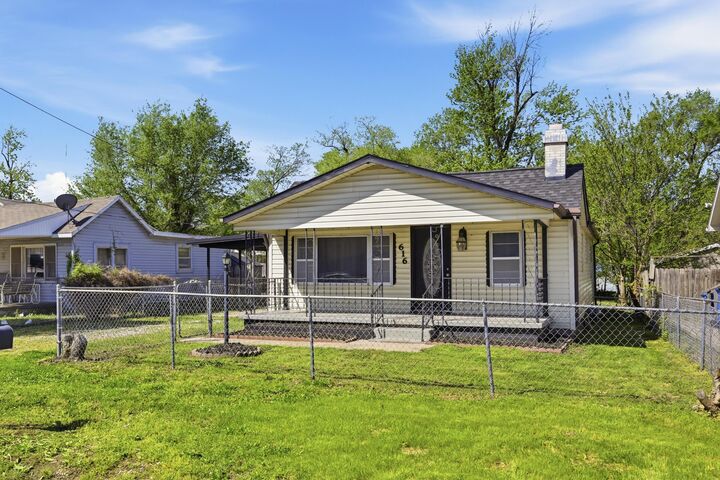 Property Photo:  616 S McKinley Avenue  MO 64801 
