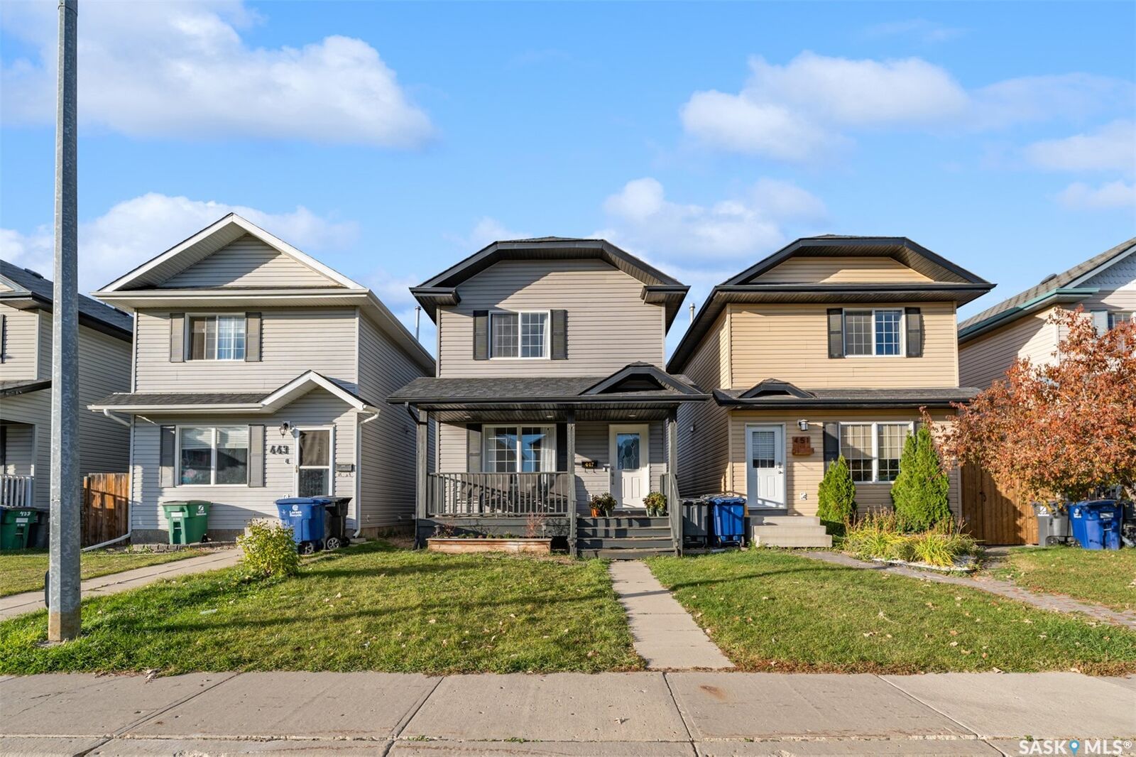 Property Photo:  447 Blakeney Crescent  SK S7L 7N5 