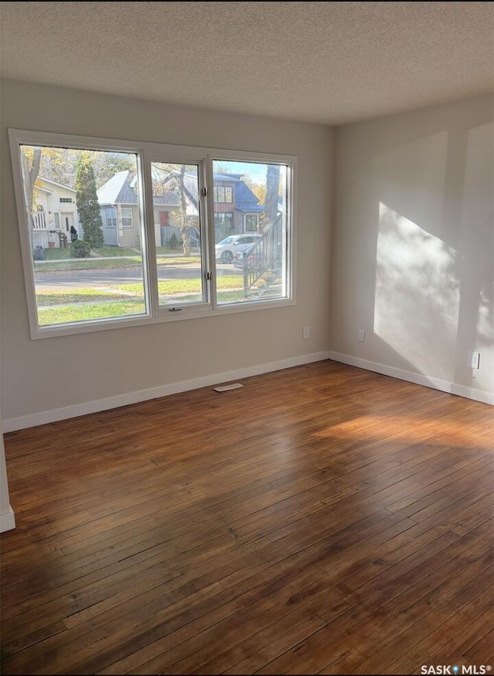 Property Photo:  1216 K Avenue S  SK S7M 2G7 