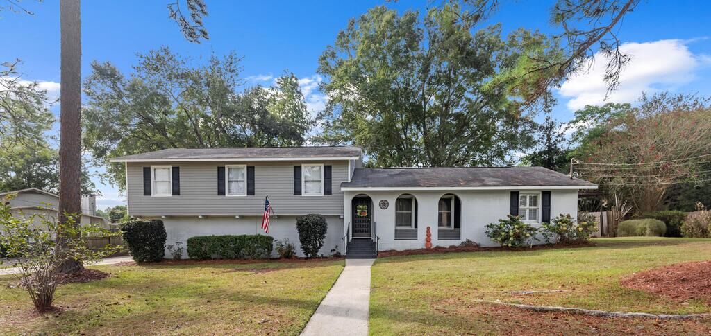 Property Photo: 901 Camelot Ct. AL 36303