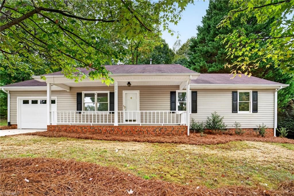 Property Photo:  1001 Kings Arms Court  NC 27262 