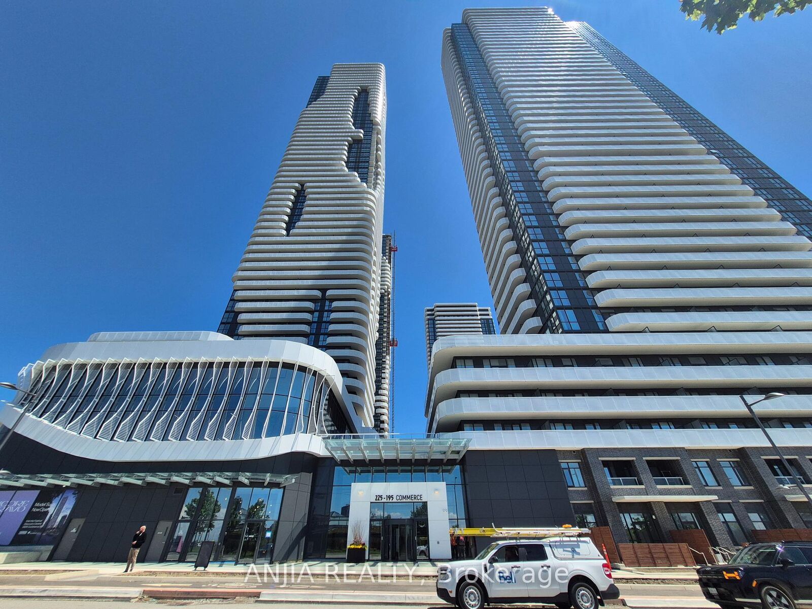 Property Photo:  225 Commerce Street 4015  ON L4K 0R1 