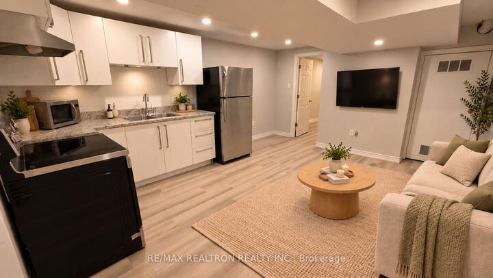 Property Photo:  1047 Davenport Road  ON M6G 2C2 