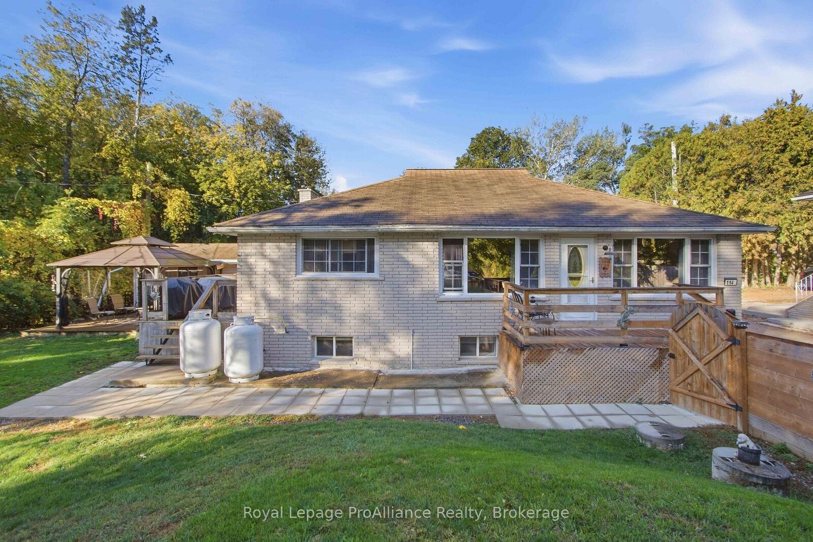 Property Photo:  114 Catherine Street  ON K8V 5L1 