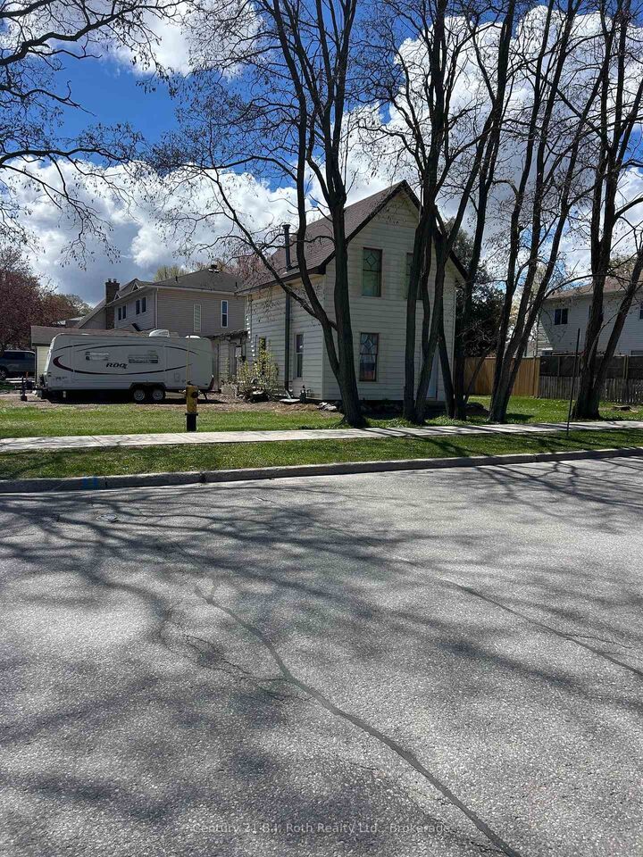 Property Photo:  469 Robert Street  ON L4R 2M4 