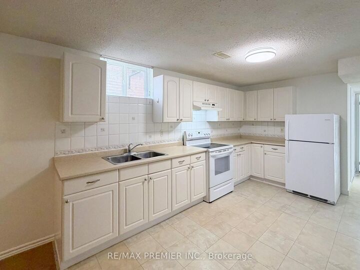 Property Photo:  10 Aishford Road  ON L3Z 3E3 