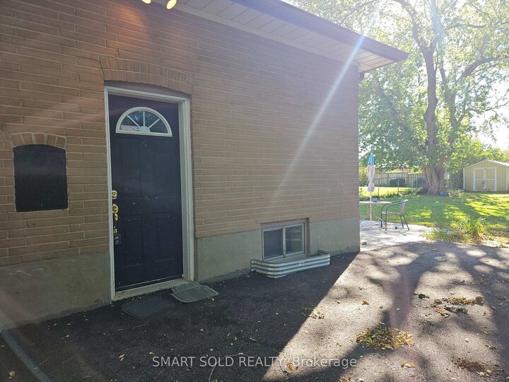 Property Photo:  711 Dunlop Street W Bssement  ON L1N 1V4 